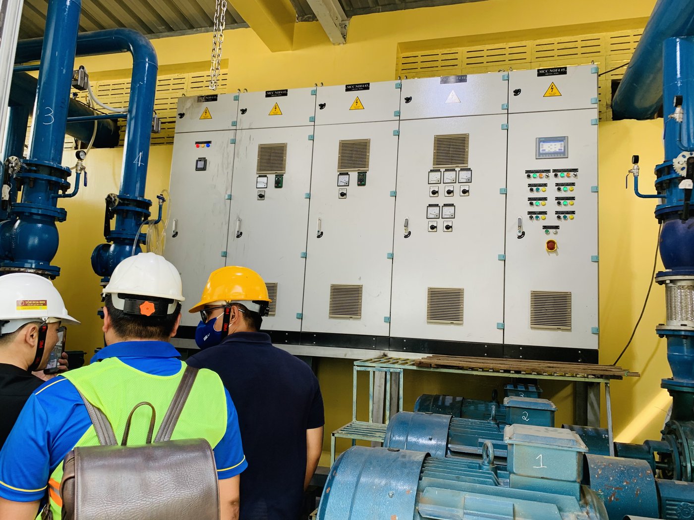 Tủ điều khiển hệ thống bơm giải nhiệt Tôn Hoa Sen